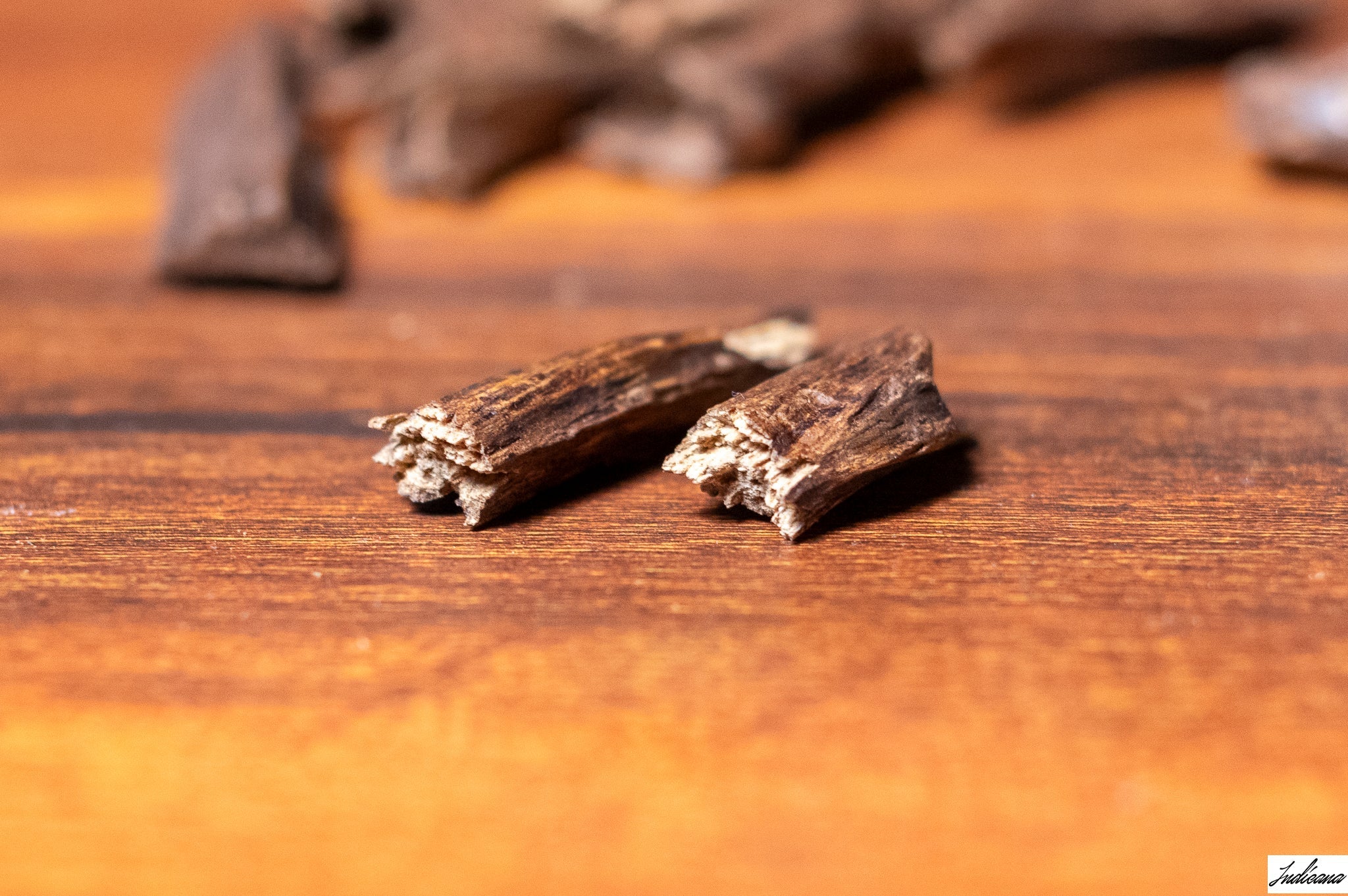How to Spot Fake Agarwood Chips: A Practical Guide to Authenticity, Quality and Adulteration